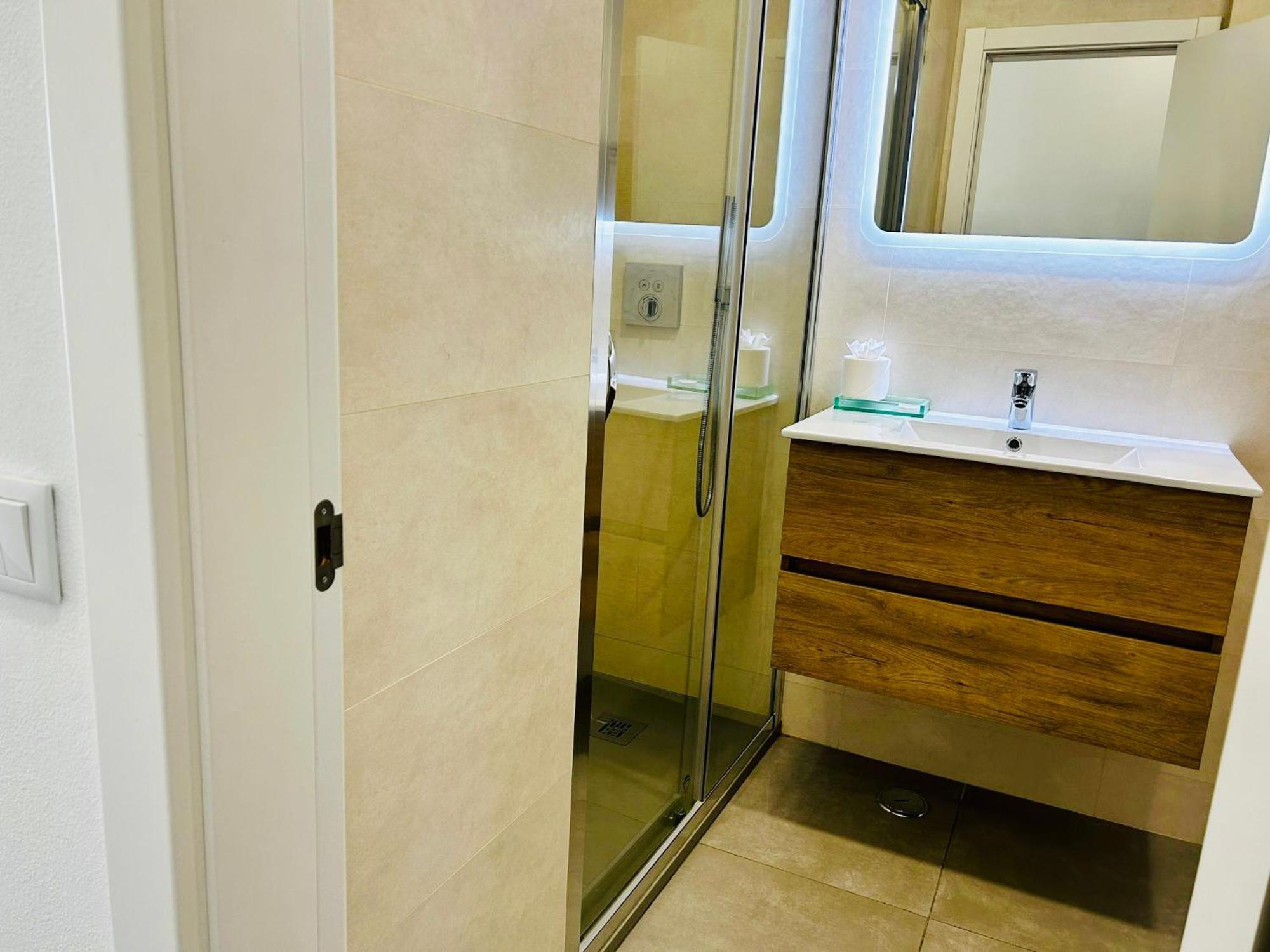 Central Lagos Apt With Marina Views Near Beaches Esterno foto
